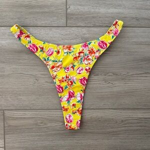 ‘Miss Bahamas’ thong bottom